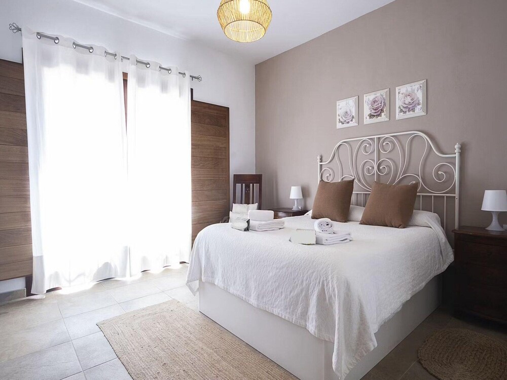 Spacious Villa With Games Area