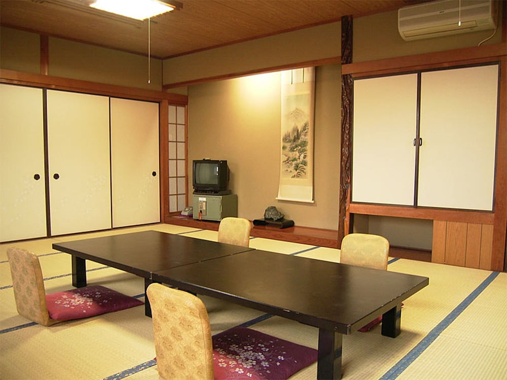 Toushijima Onsen Suzunami