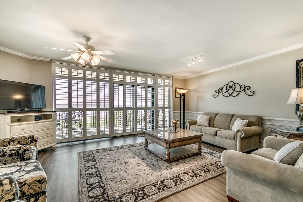 South Wind 301 4 Br condo by RedAwning