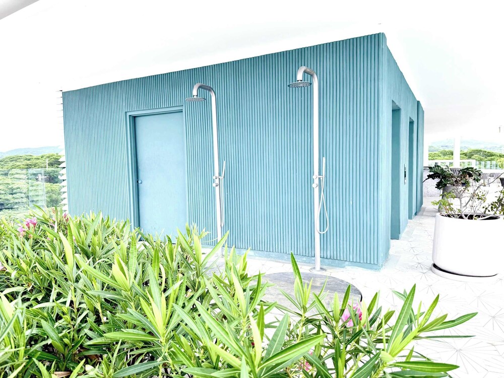 Bolongo 1BR Your Exclusive Oceanfront Escape