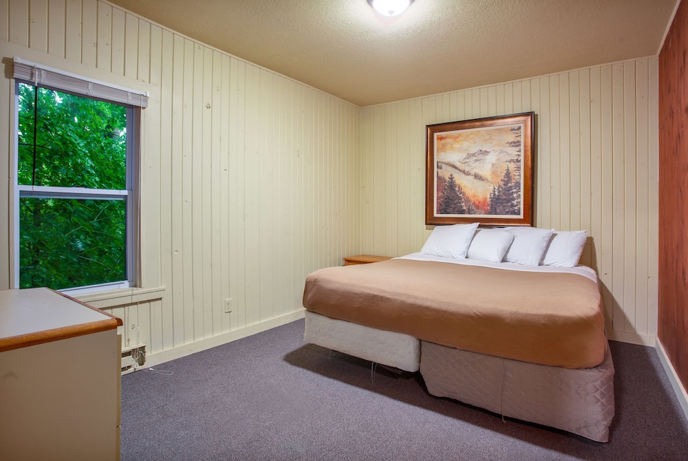Birchcliff Resort