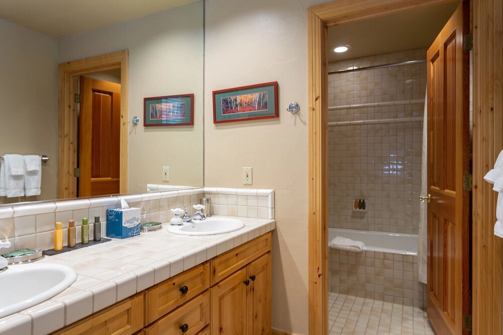 Trail's End Lodge at Deer Valley Resort - Two Bedroom Residence with Spa #404 2 Condo