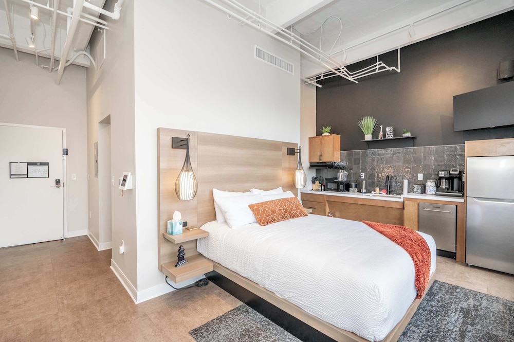 The 333 Suites For 24 Guests