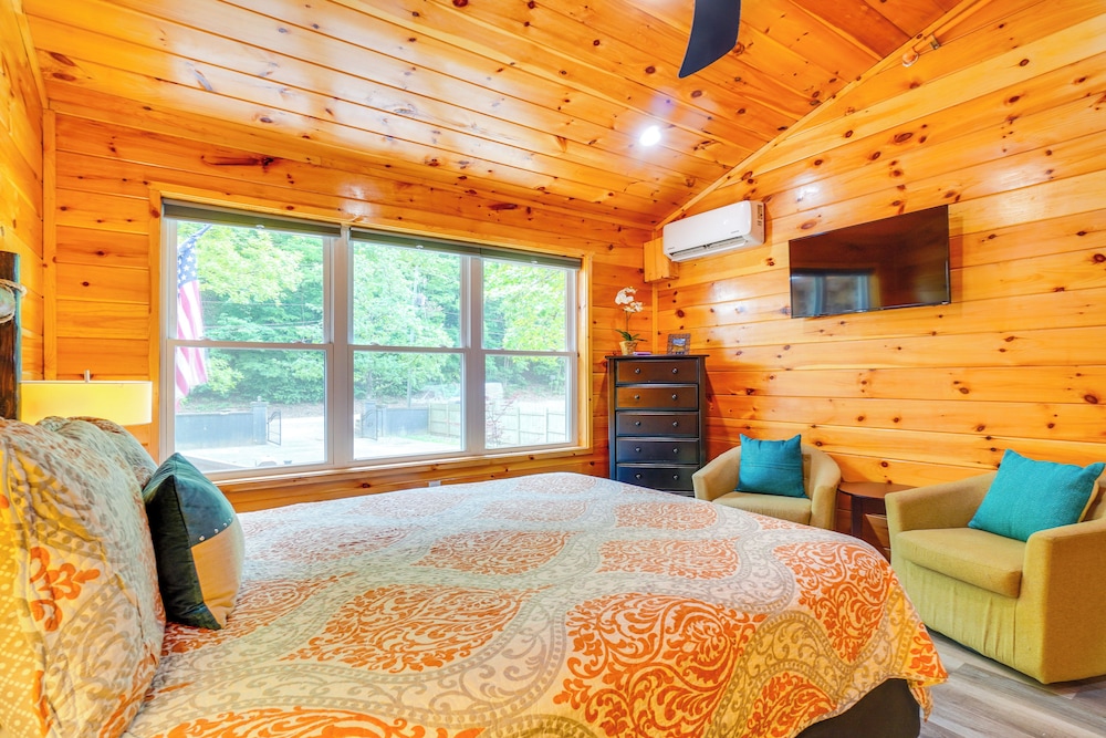 2 Mi to the Island in Pigeon Forge: Serene Escape