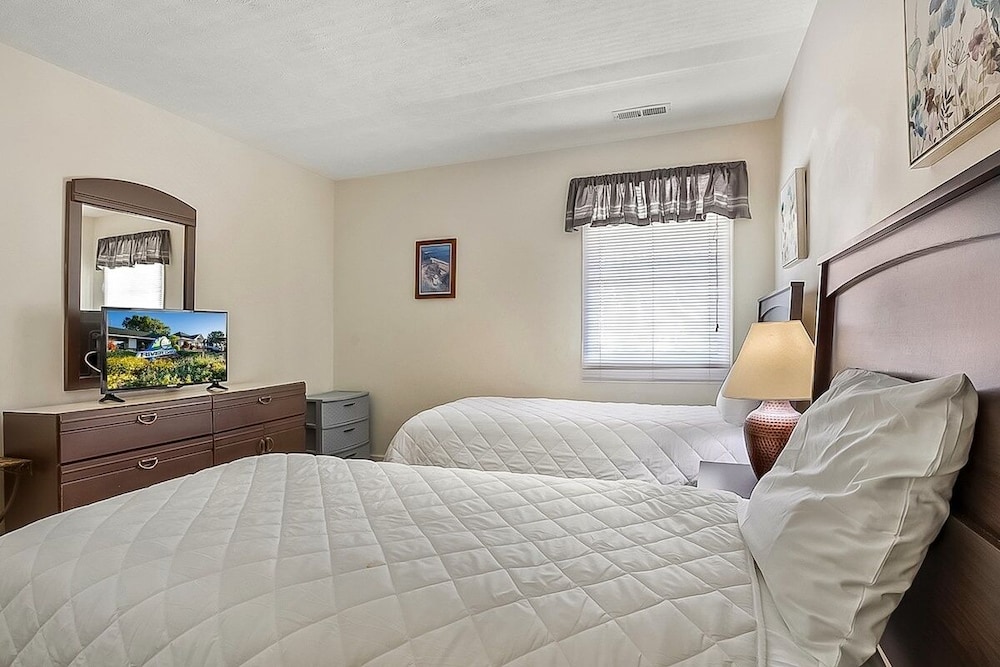 River Oaks 33f 2 Bedroom Condo