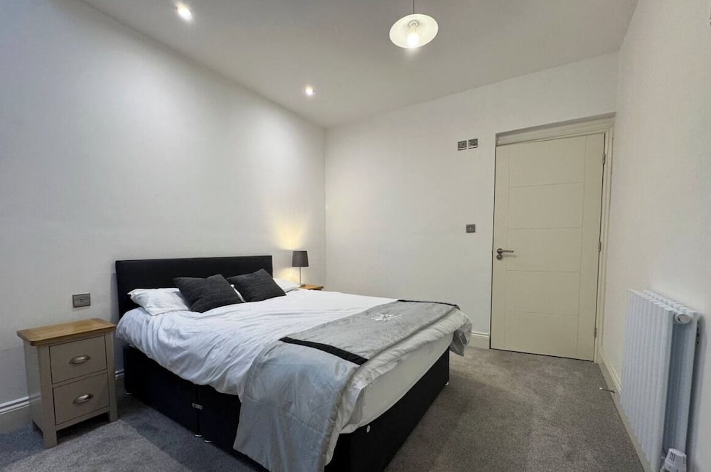 Academy Apartment by Elegance Stays