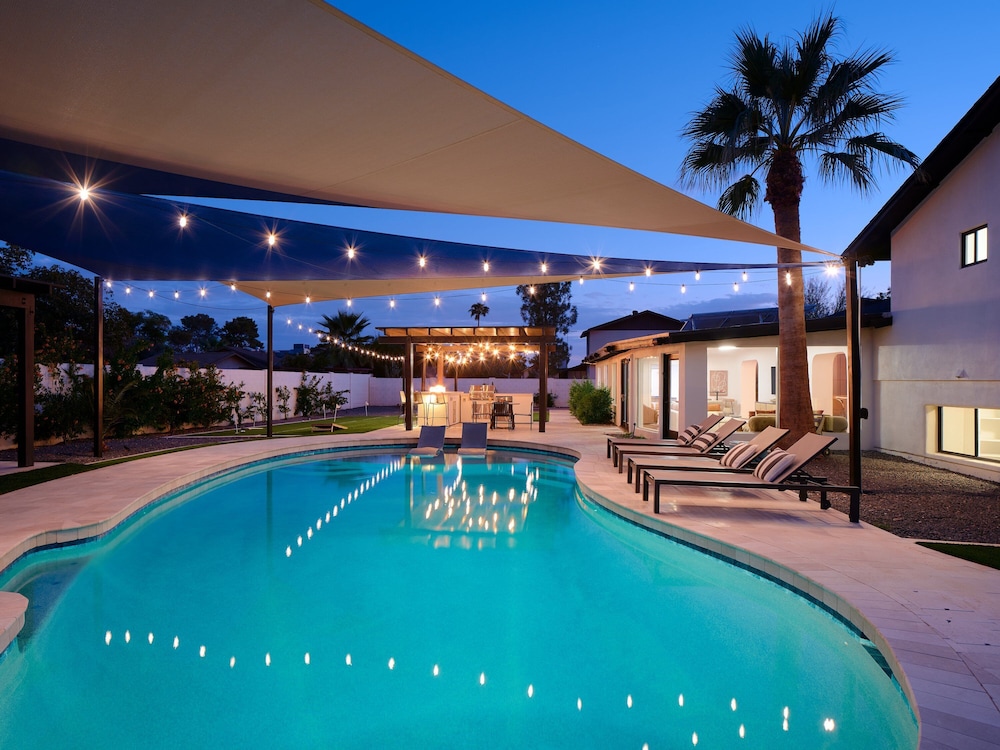 Sunburst Estate - Pool - Hot Tub - Tons of Games!