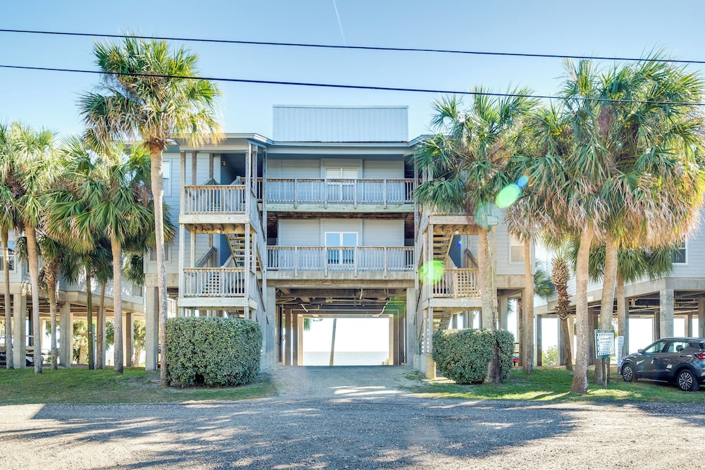 Cedar Key Condo w/ Balcony & Gulf Views! view 2