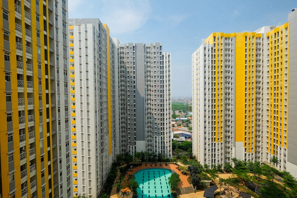 Deluxe Studio Apartment @ Springlake Summarecon view 5