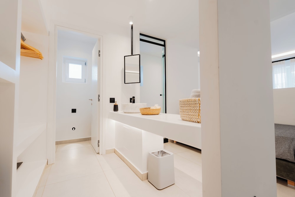 Oliving Mykonos Luxury Suites