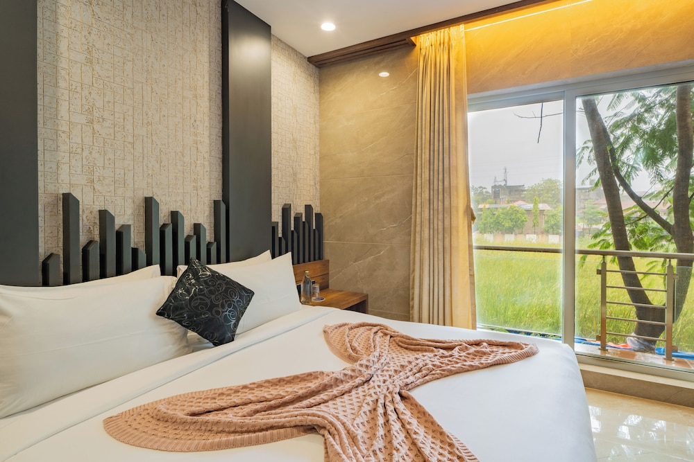 Alaya Stays - Imperial Mystara 5BHK near Khandala Hills