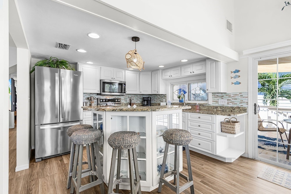 249 Pearl Paradise: 3br/3ba Pool Home! 3 Bedroom Home