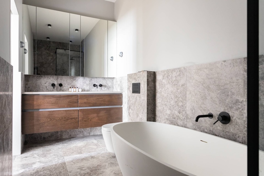 Redcliffe Square XII by Onefinestay