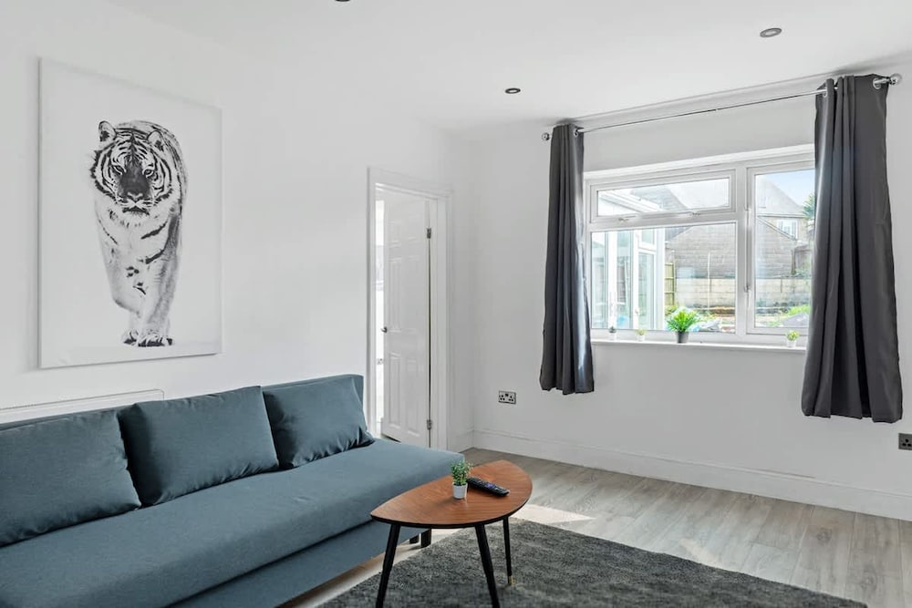 4 Bedrooms - 3 Bathrooms House