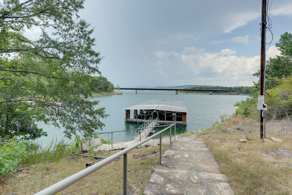 Greers Ferry Lake Access: Cabin w/ Boat Slip!