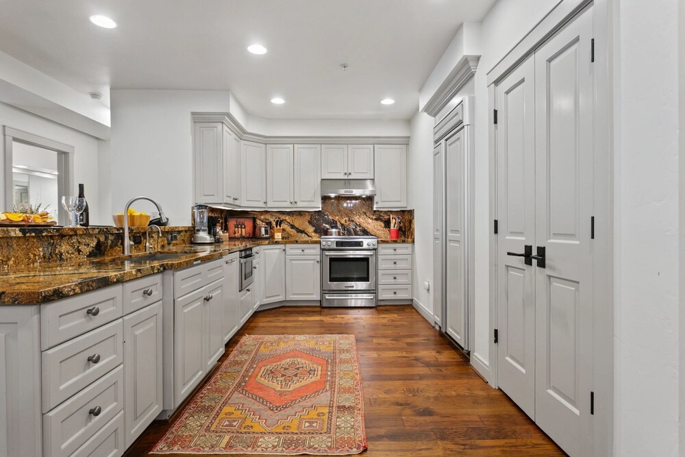 Trail's End Lodge at Deer Valley Resort - Two Bedroom Residence with Den and Spa #102 2 Condo