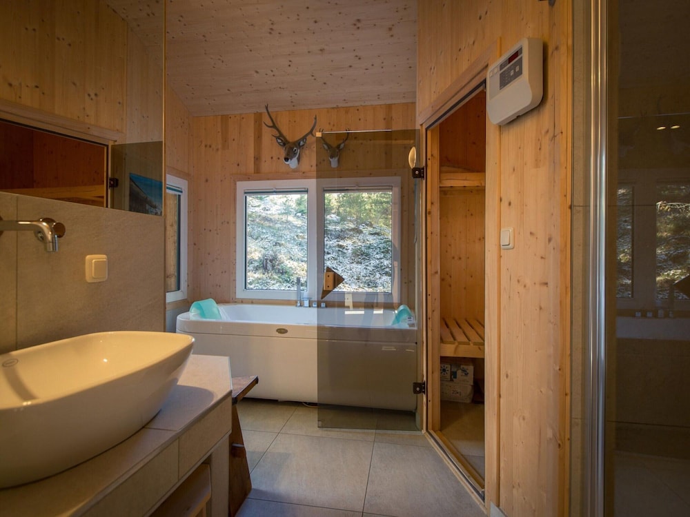 Modern Cottage With Whirlpool