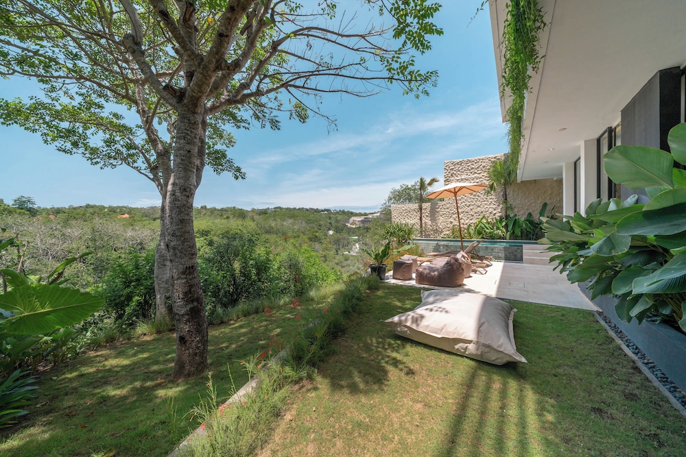 The Luminous Villa Uluwatu