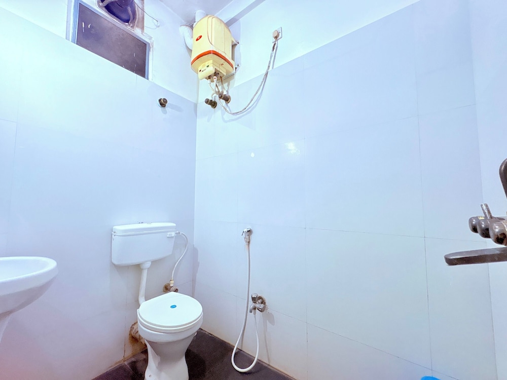 Binapani Hotel & Restaurant Tarapith