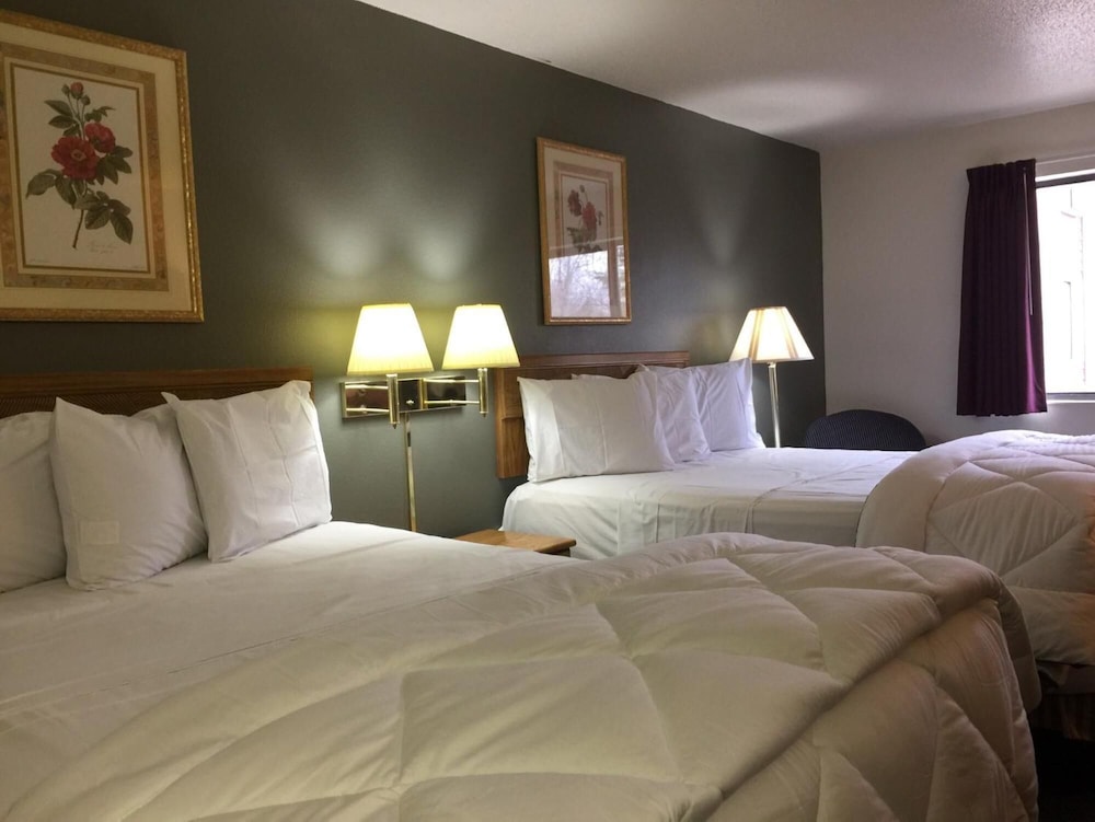 Capital O Amerihost Inn and Suites Fulton Hwy 54 MO
