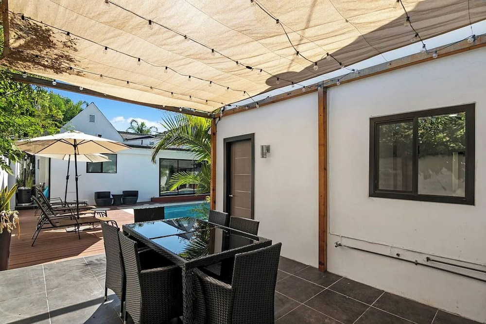 Mansfield Modern - Ultimate Entertainers Oasis With Guest House