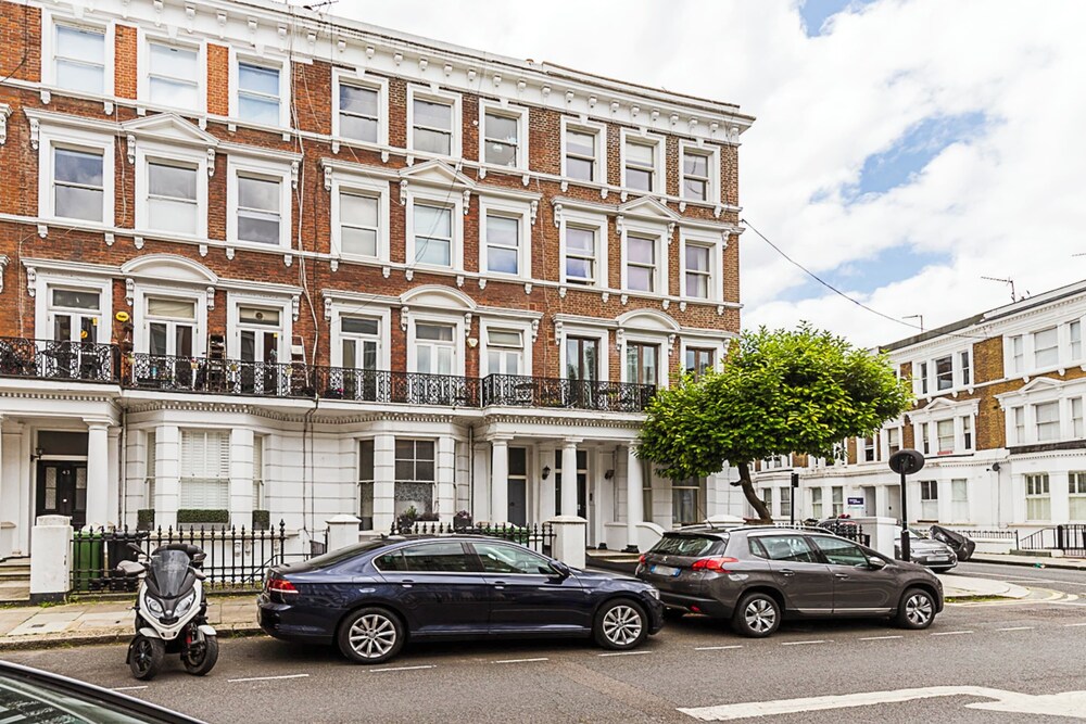 Modern Top-floor Victorian Charm in Kensington