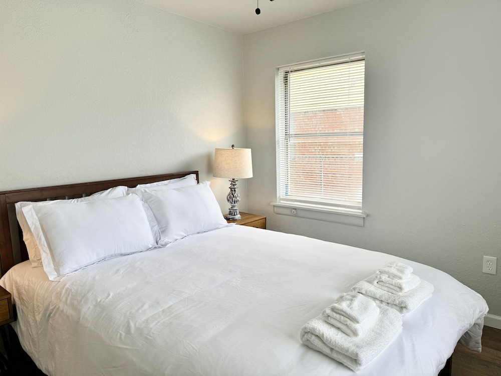 7BR Comfort Haven For 16 I Next to Tinker I EC