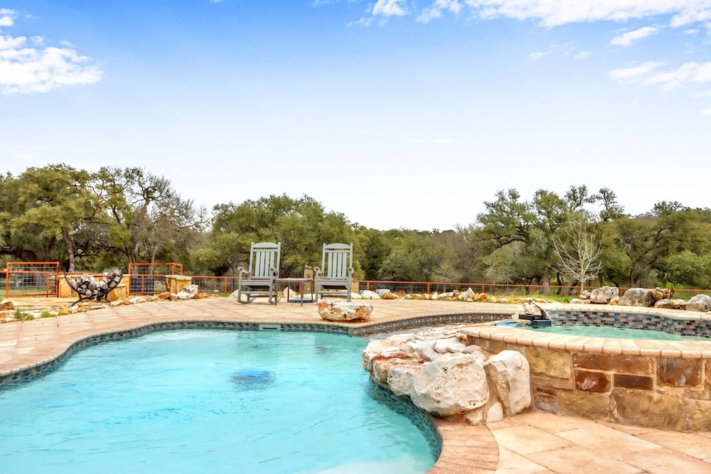 Piece of Haven A Hill Country Retreat for 7!