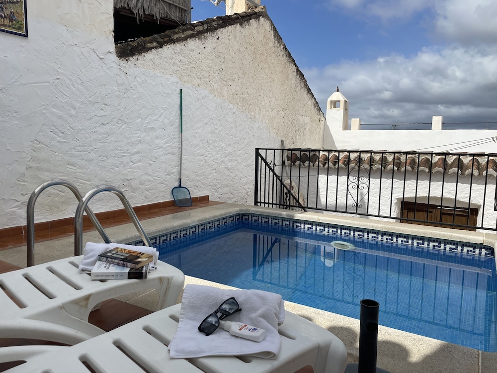 Casa Paquita con Piscina Privada en Maro By At Hom