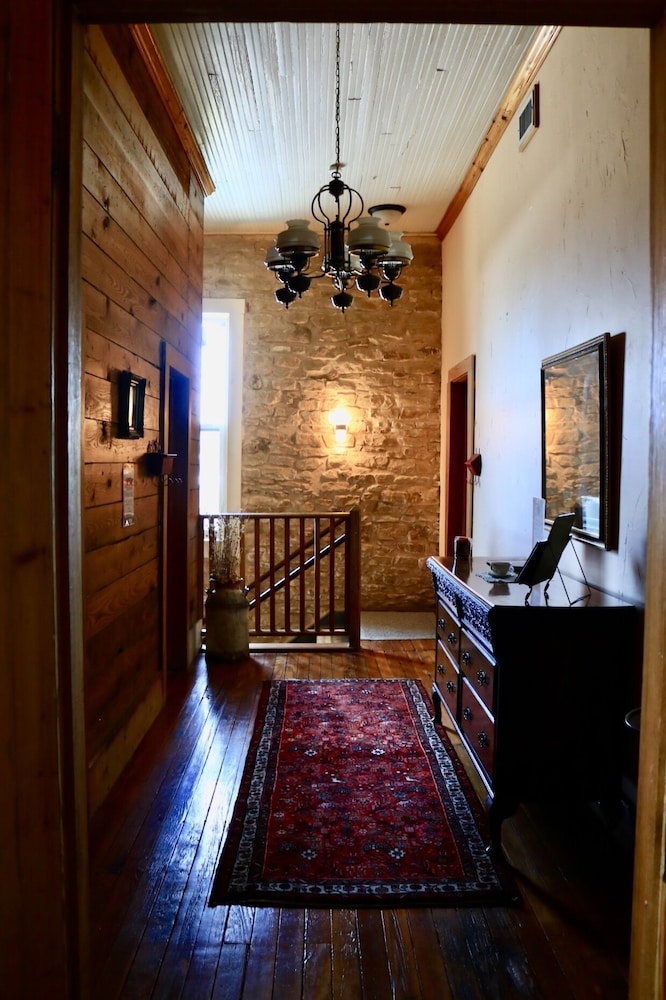 Hico's Upstairs Inn