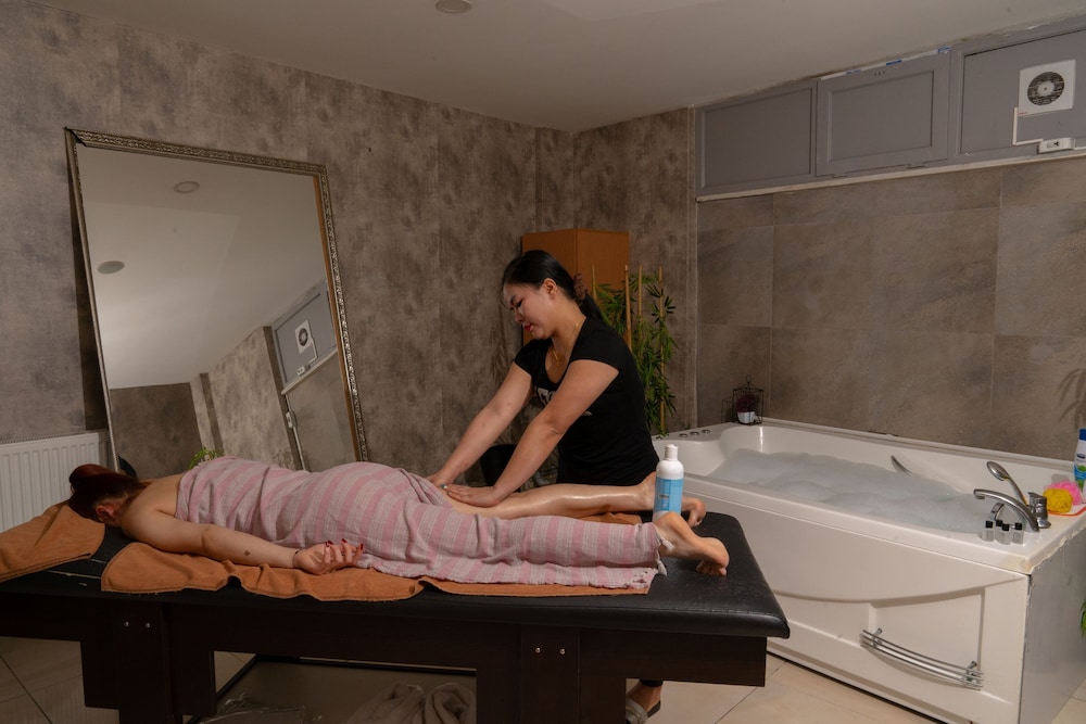 Loss Hotel - Image 54