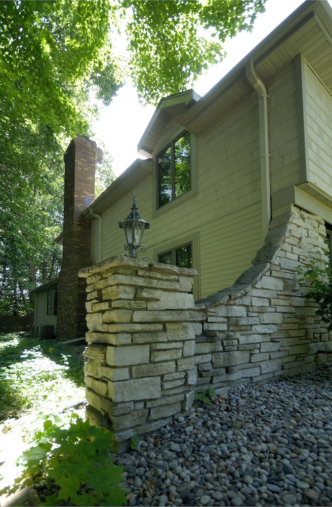 The Roost Bed and Breakfast