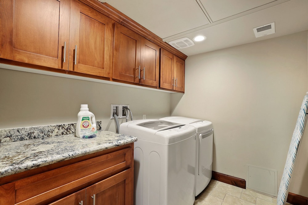 Tahoe Woods Villa - Walk to Beach and Gondola/ Heavenly Ski view 2