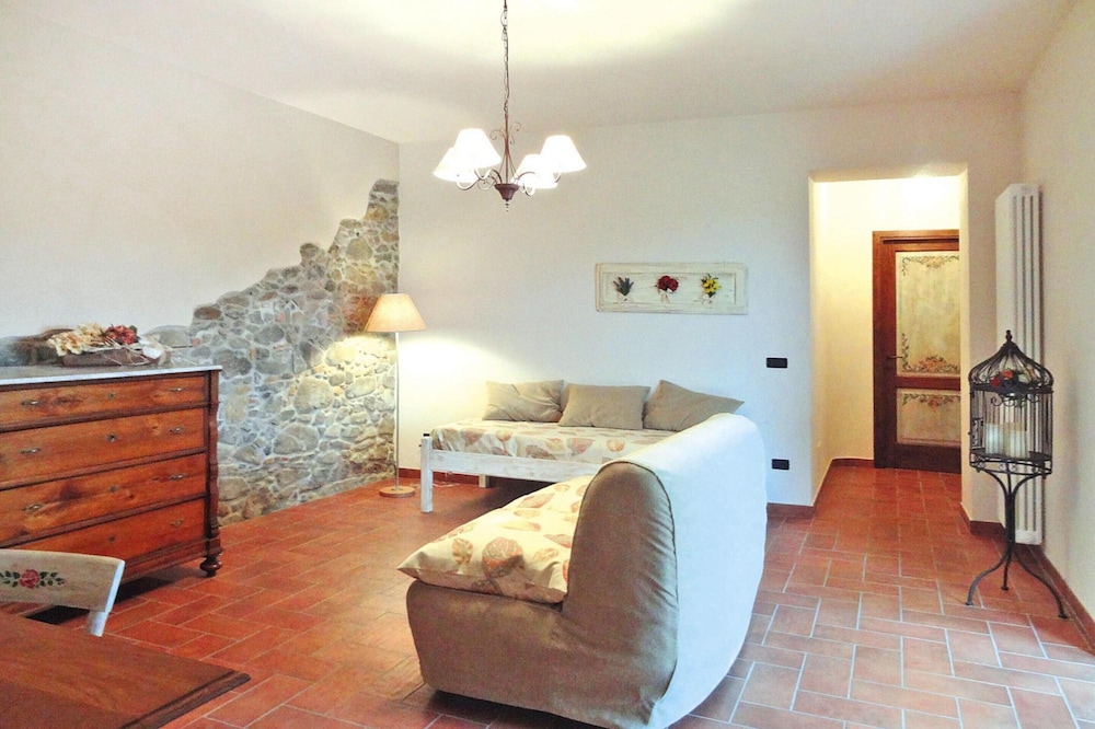 Villa in Vinci With Private Pool & Vineyard Views