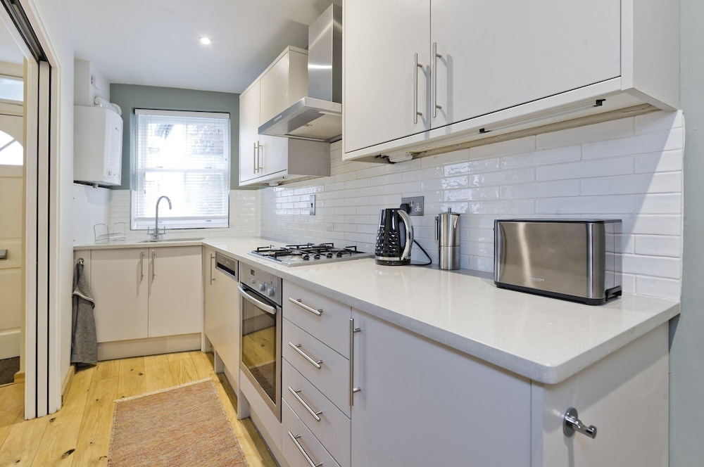 Sweet Marble Arch 2 Bedroom Mews House