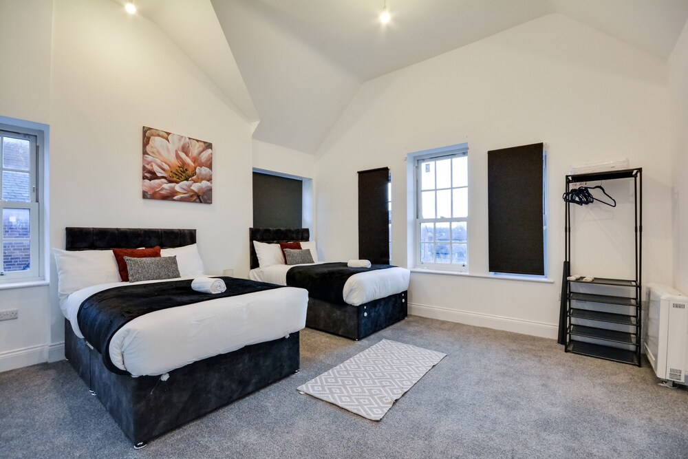 Wigan - Apartment - Sleeps 6 - Parking
