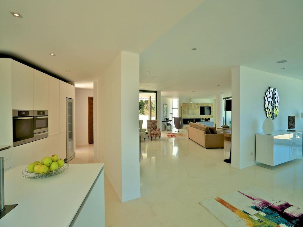 Modern Holiday Home With Vast Terracing