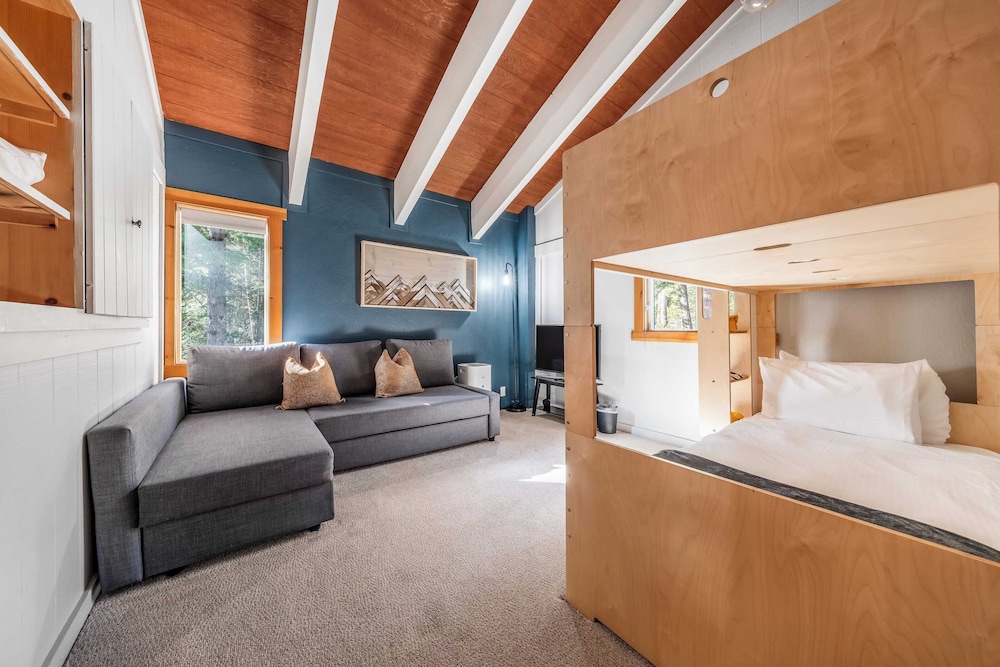 Year-round Tahoe Escape With Hot Tub & Outdoor Dining Timberline Haven by Avantstay