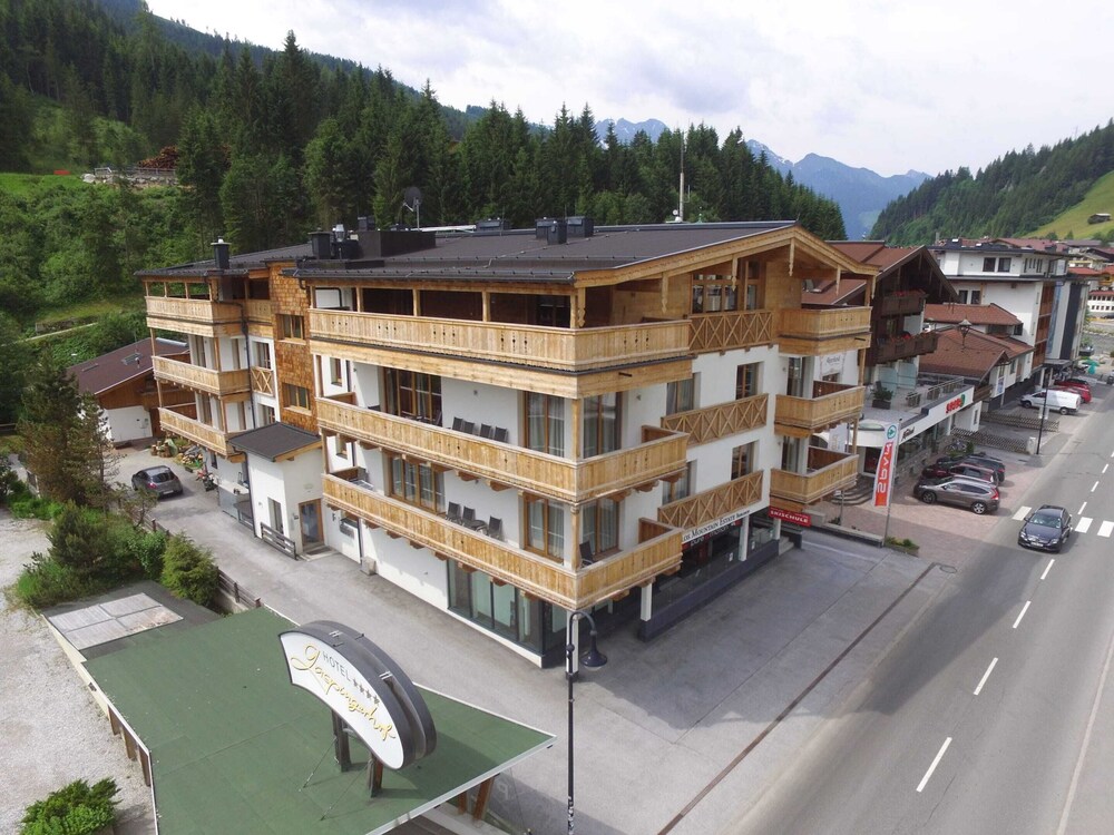 Luxurious Apartment With Sauna, Garage, Roof Terrace