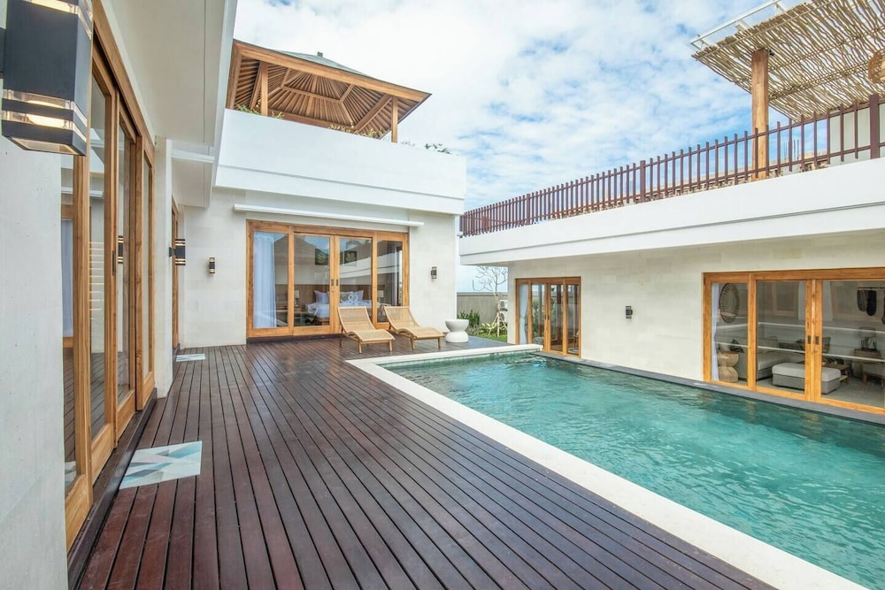 Luxurious 6 BR With Sea View, 5 Mins to Savaya