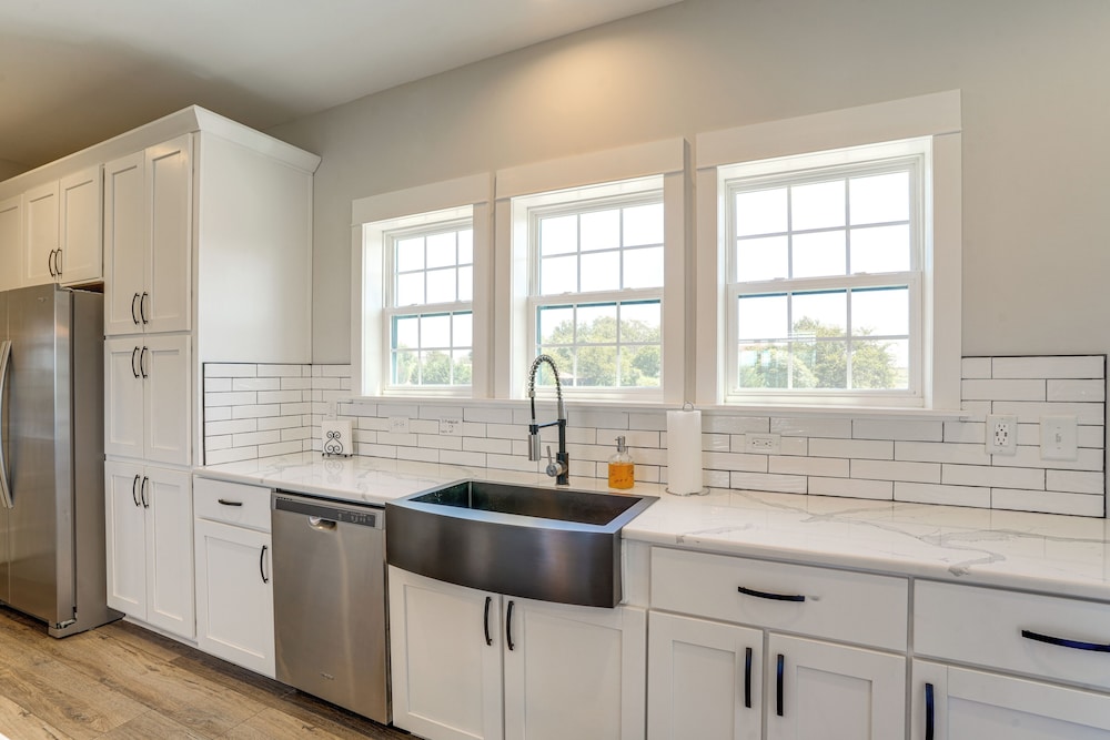 5 Mi to Lake Anna State Park: Modern Family Home!