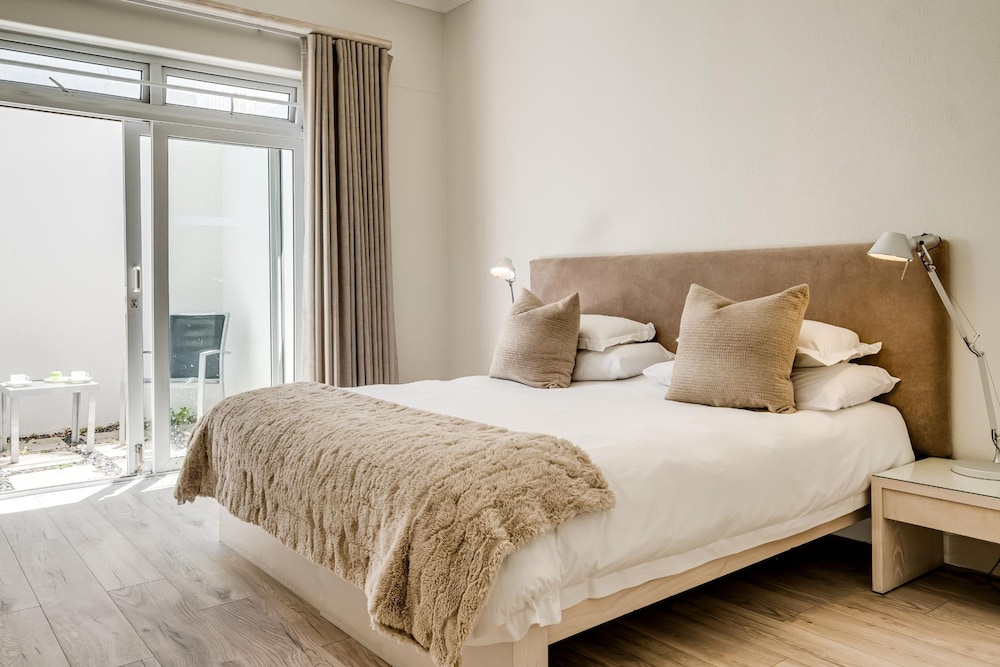 Camps Bay Villa w Views Pool Sapphire Tide Retreat