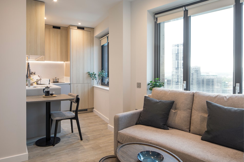 StayCozy at Enclave Croydon