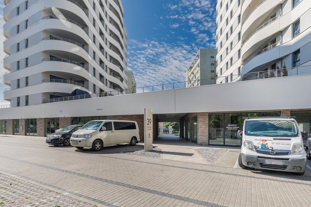 Sun Towers Lux by Renters Prestige view 5