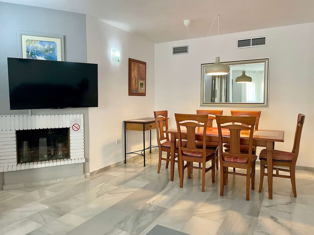 2 Bedroom Close to the Pool F-4