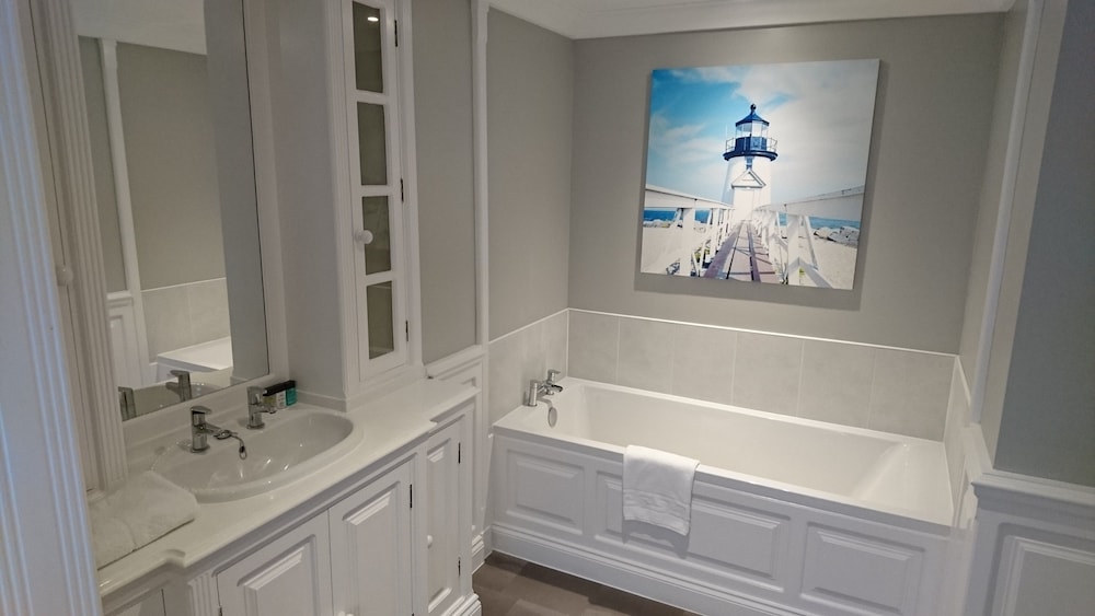 Guildford Vacations - Angel Hotel - Property Image 9