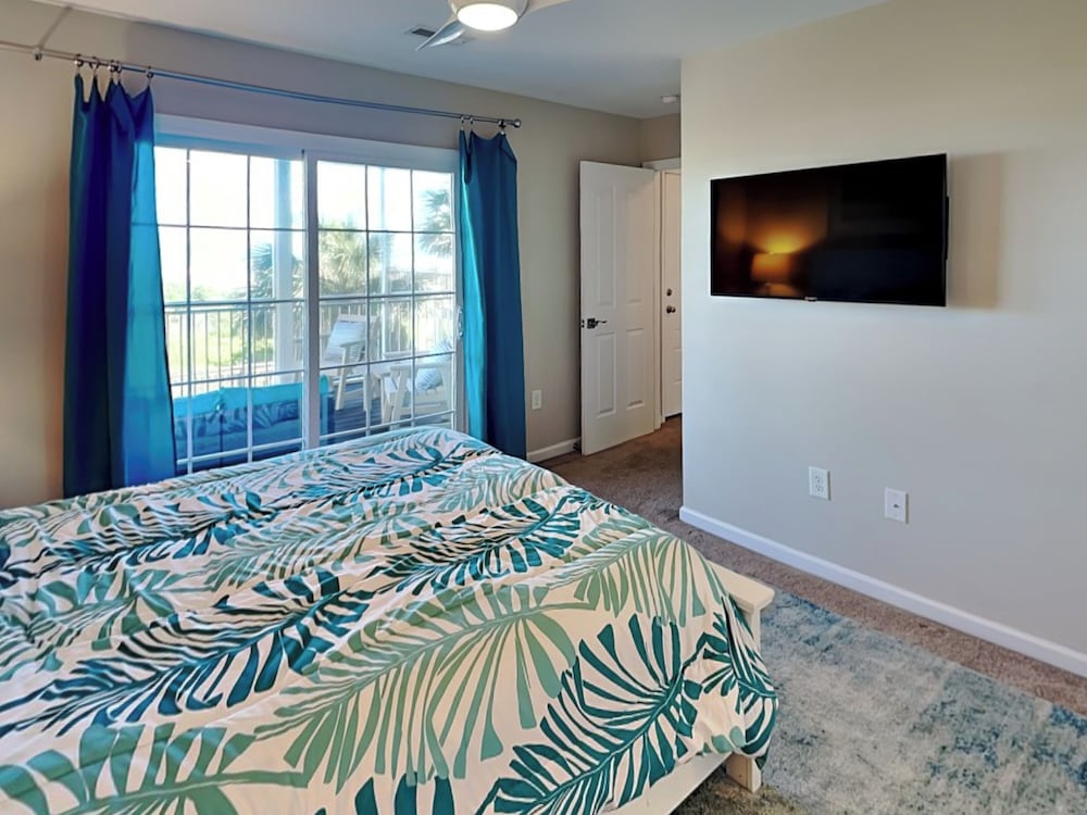 Blue Me A Wave by Topsail Realty