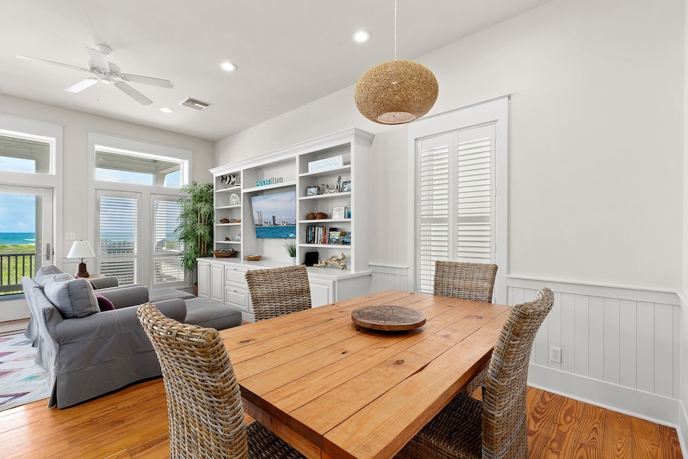 Paradise Found - Private Beachfront House 3 Bedroom Home by RedAwning