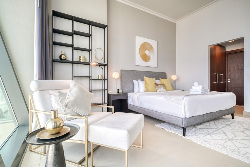 Contemporary Apt With Burj Khalifa View