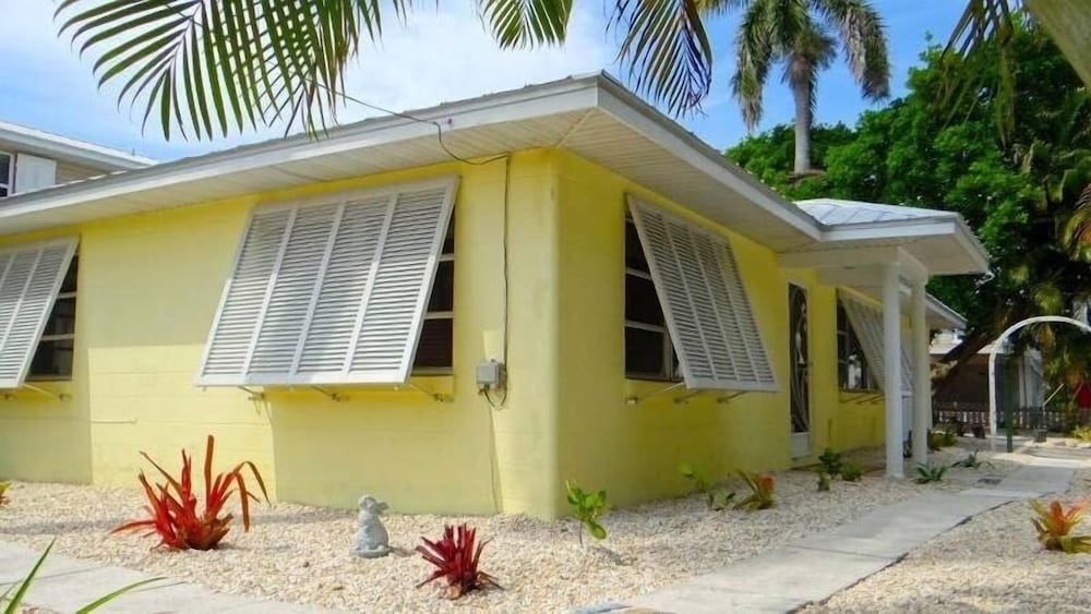 203 22nd St 2 Bedroom Home by RedAwning view 4